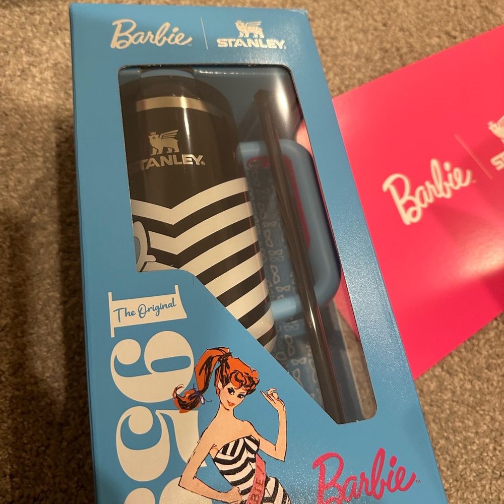 Barbie Stanley 40oz limited edition and sold out - Picture 4 of 4